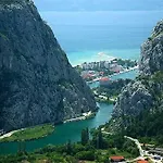 Roza Lägenhet Omiš